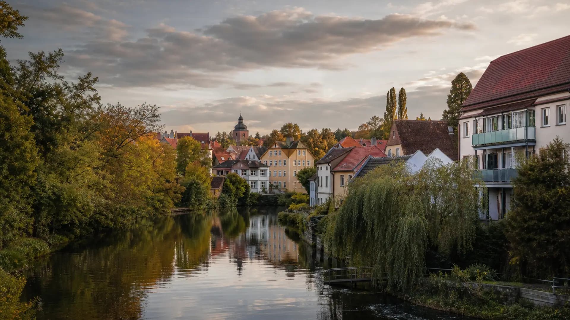 Röthenbach an der Pegnitz mit Flusslandschaft und Ortsansicht