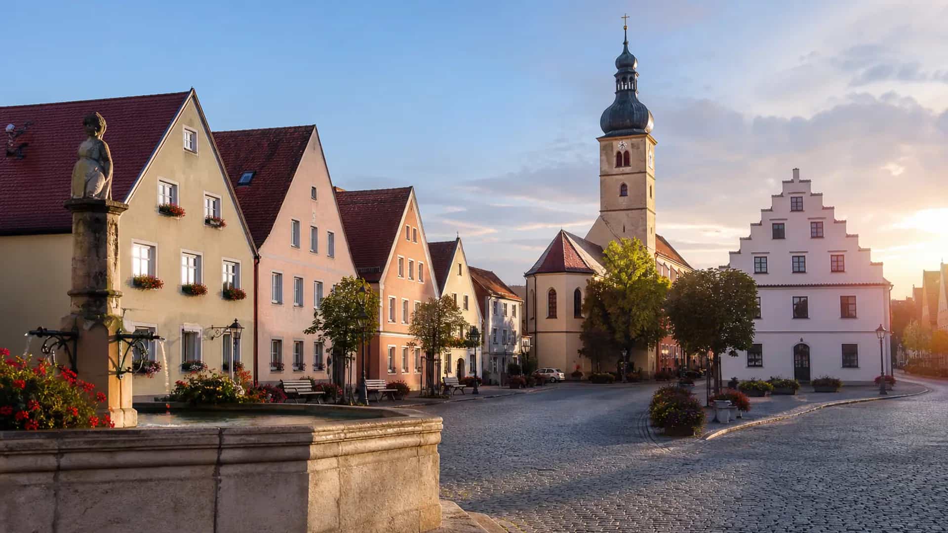 Allersberg Marktplatz und historische Fassaden bei Tageslicht